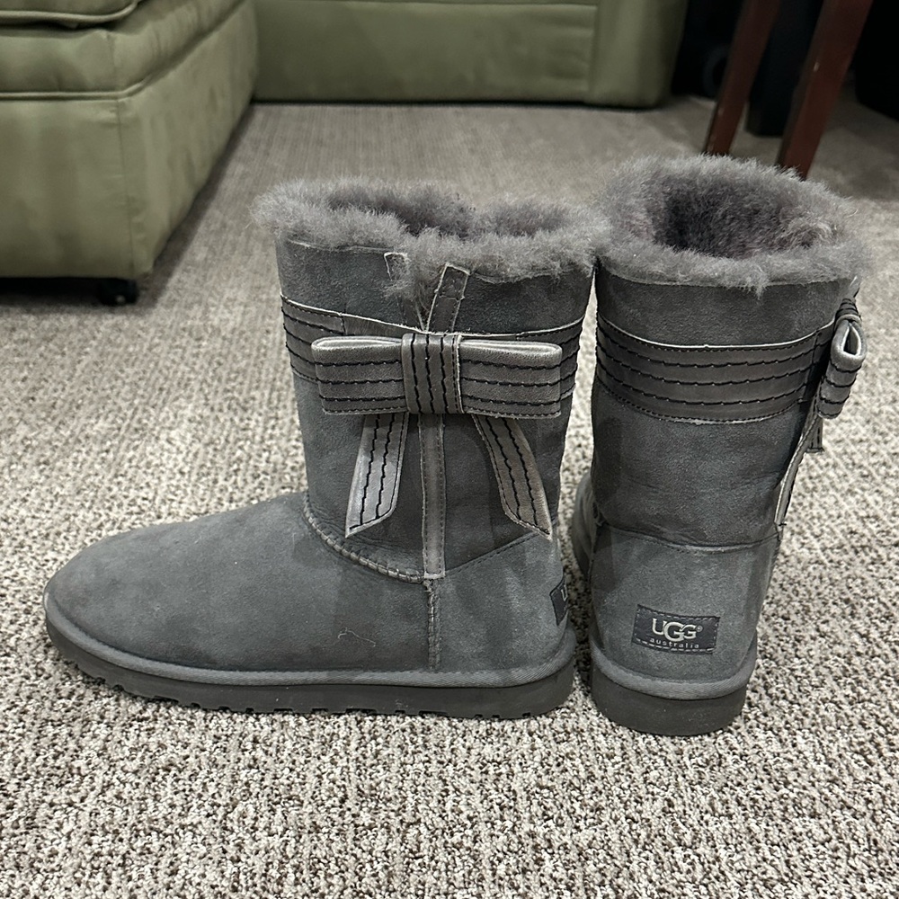 UGG Women's Charcoal Gray Winter Boots with Bows - Size 8